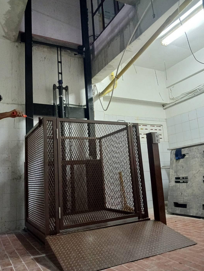 HYDRAULIC LIFT 2